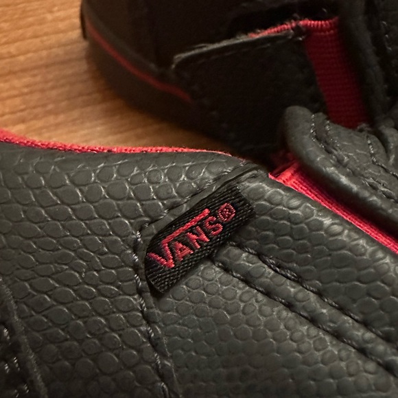 Baby/toddler size 4 Shark VANS - Picture 4 of 4